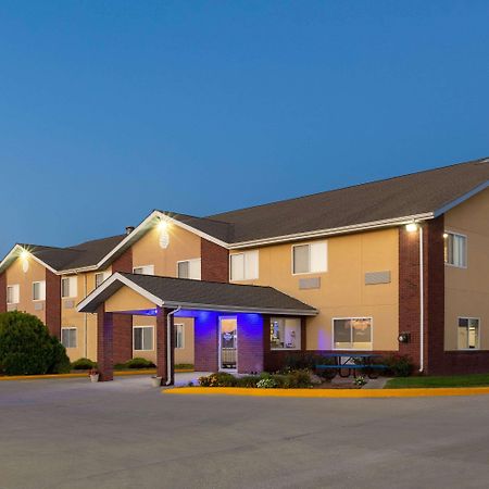 Baymont By Wyndham Fort Dodge Bagian luar foto