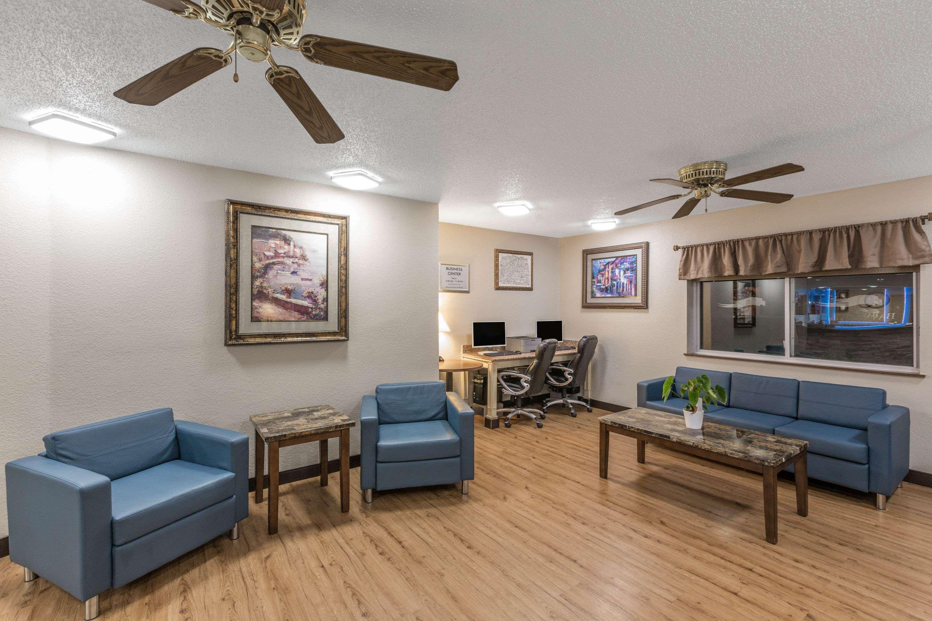 Baymont By Wyndham Fort Dodge Bagian luar foto