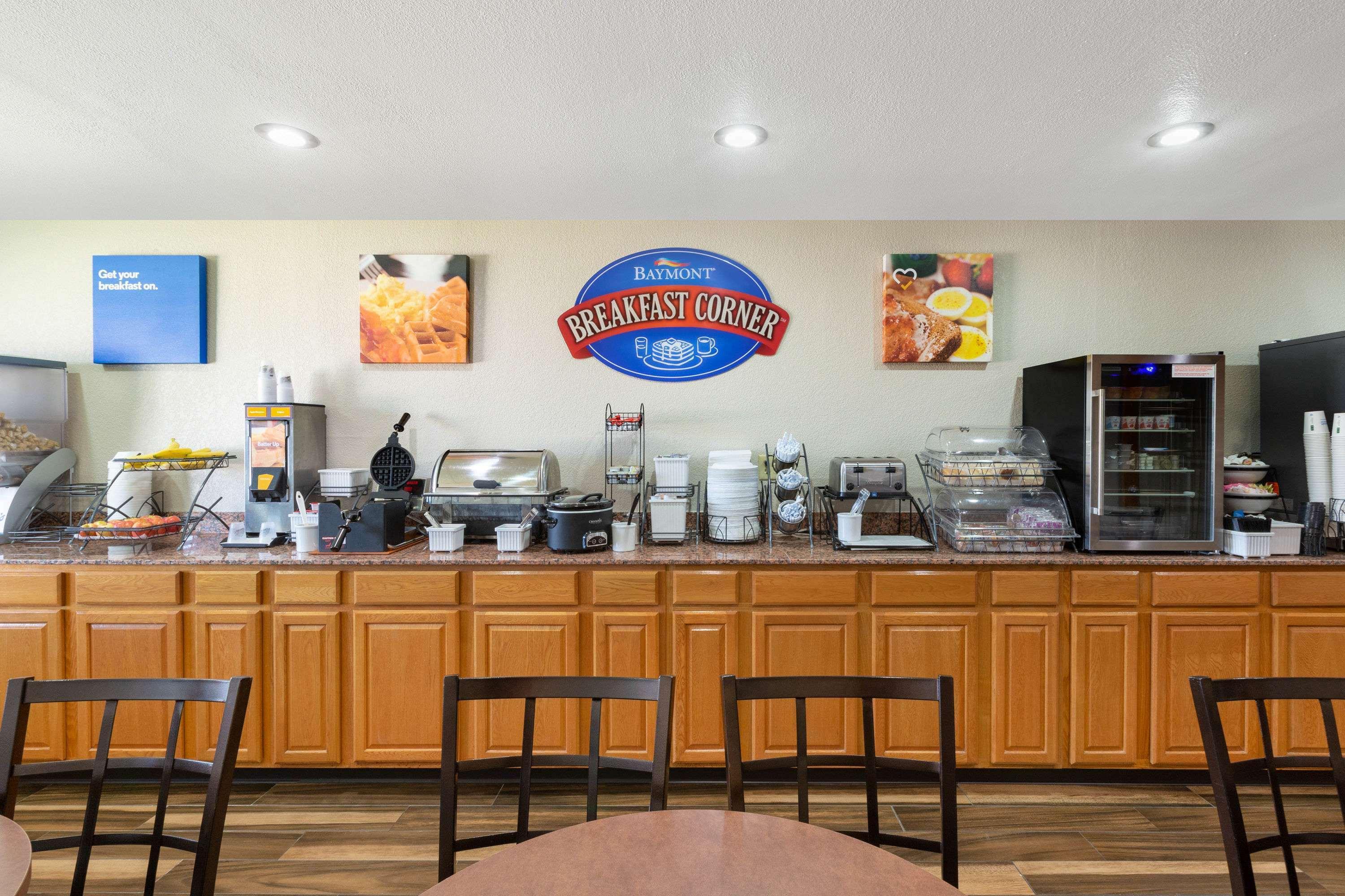 Baymont By Wyndham Fort Dodge Bagian luar foto