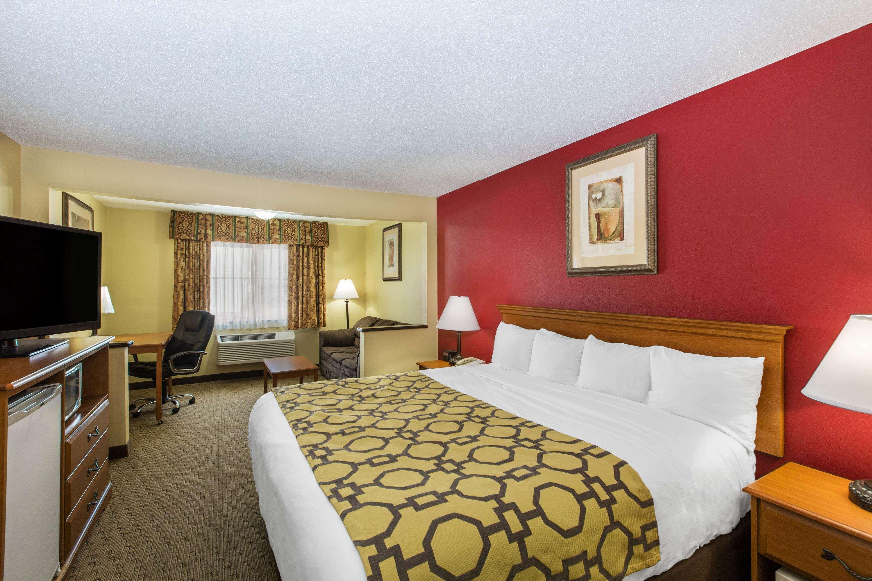 Baymont By Wyndham Fort Dodge Bagian luar foto