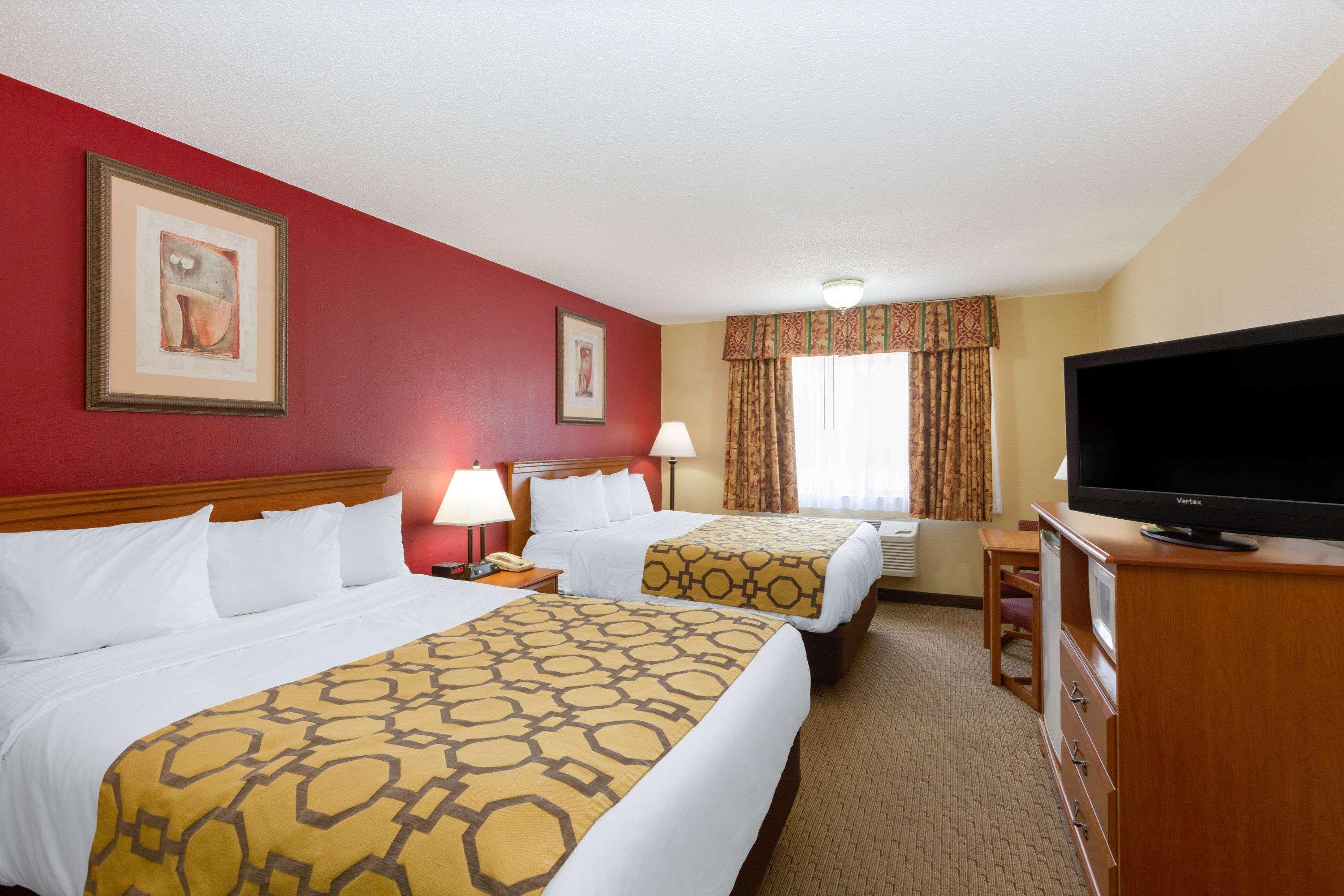 Baymont By Wyndham Fort Dodge Bagian luar foto
