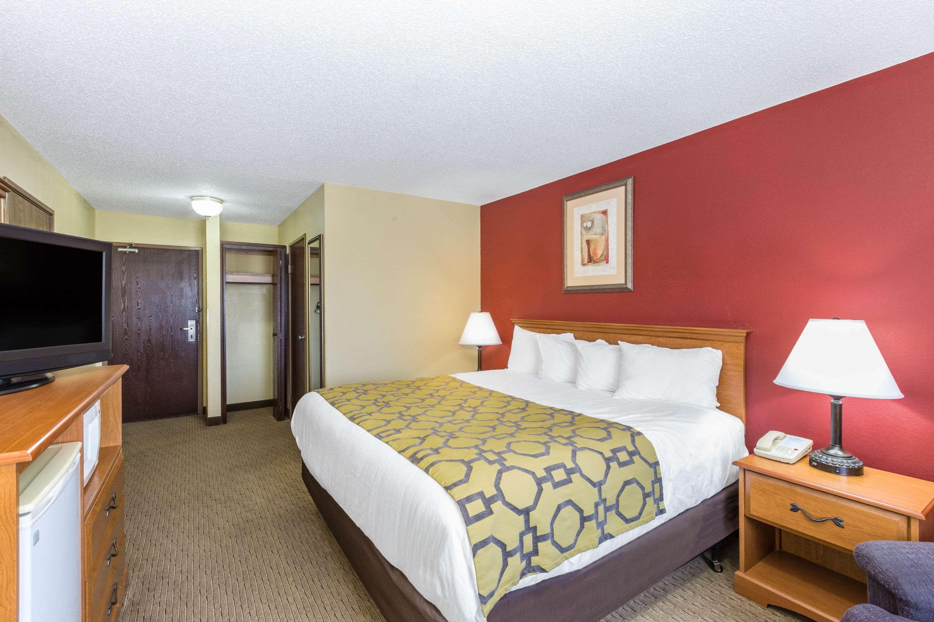 Baymont By Wyndham Fort Dodge Bagian luar foto