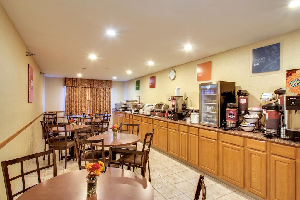 Baymont By Wyndham Fort Dodge Bagian luar foto