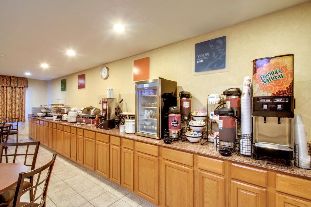 Baymont By Wyndham Fort Dodge Bagian luar foto