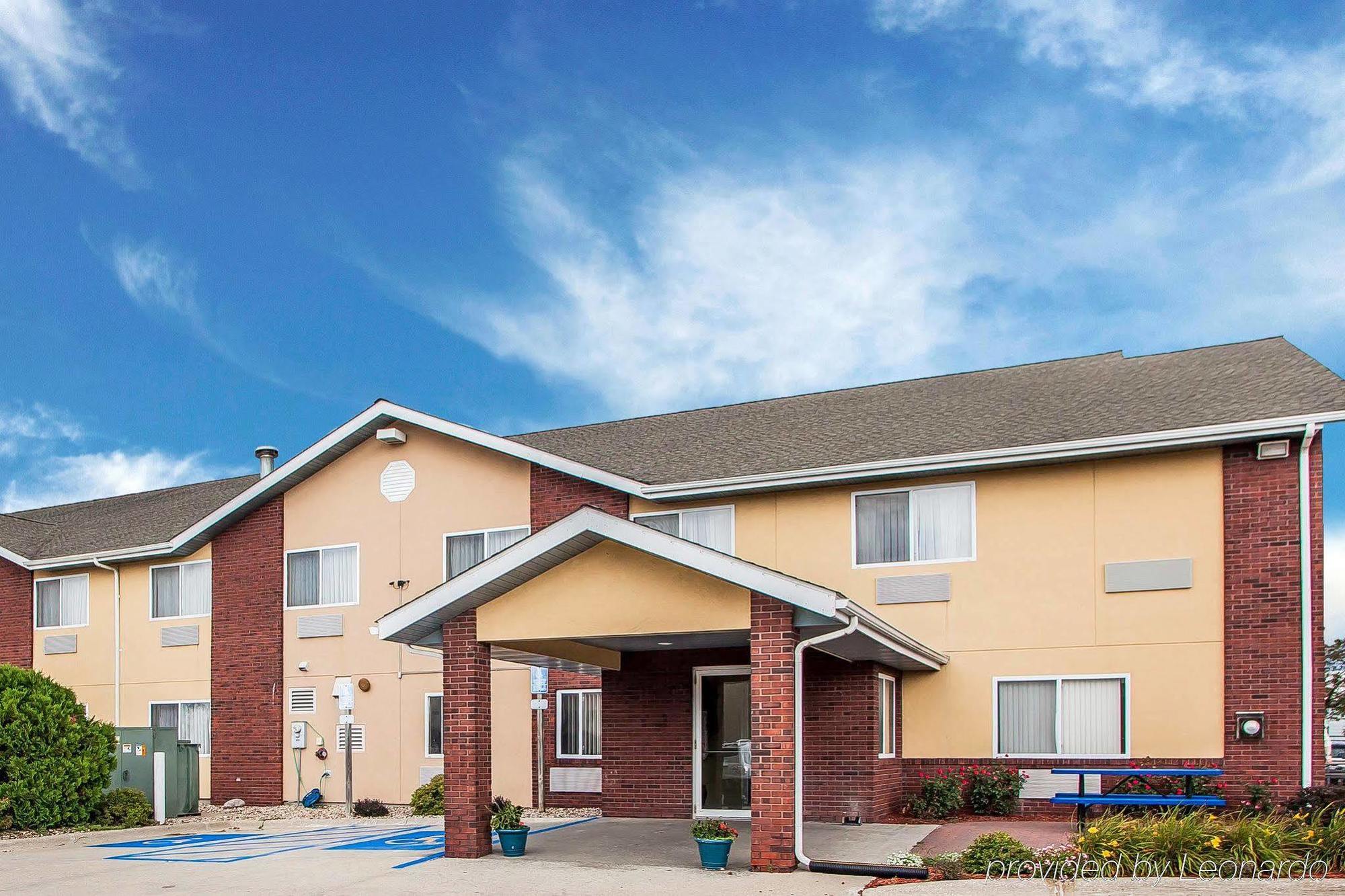 Baymont By Wyndham Fort Dodge Bagian luar foto