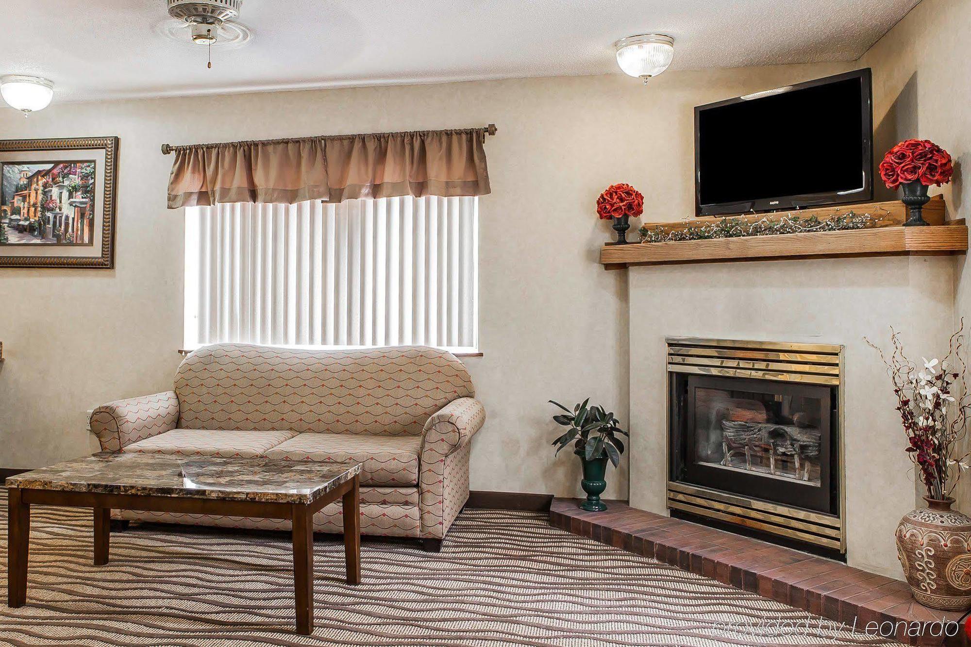 Baymont By Wyndham Fort Dodge Bagian luar foto